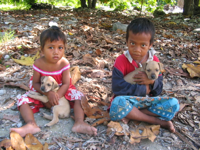 2006_0122_KidsWithPuppies