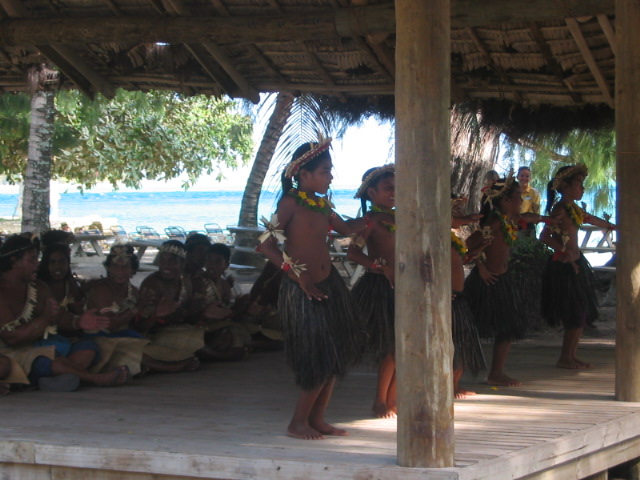 2006_0122_LocalsDancing