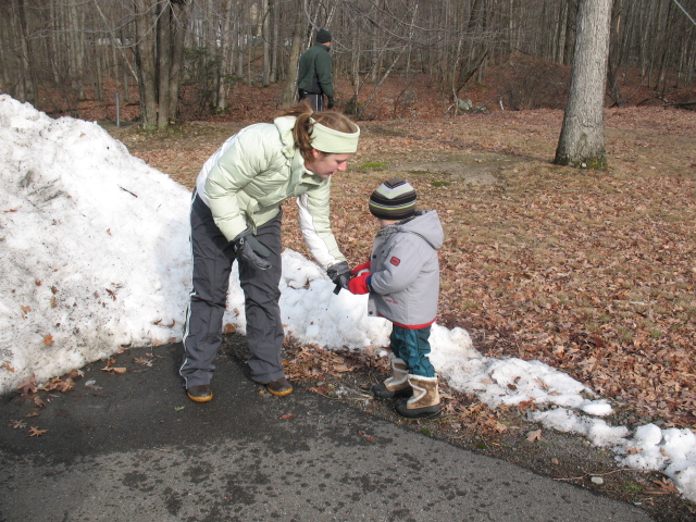 2007_1229MakingSnowballs.jpg