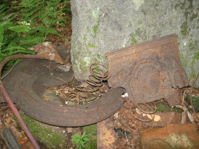 2008_0828Debris4.jpg