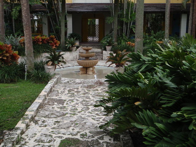 2009_1124ArtistsHome1.JPG