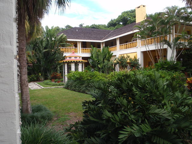 2009_1124ArtistsHome2.JPG