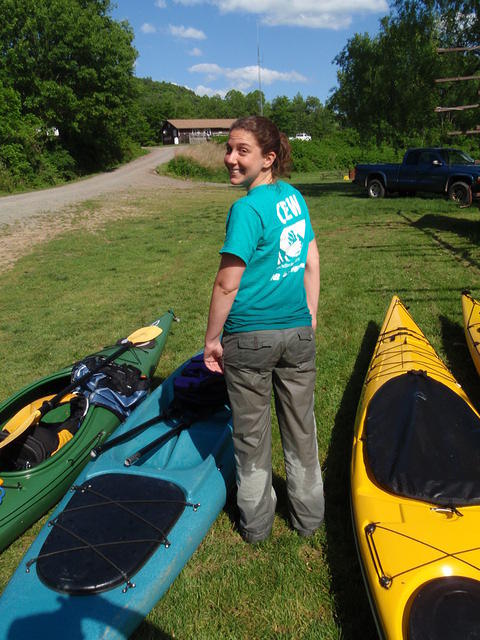 2009_0529paddlesWithASoggySaddle.jpg