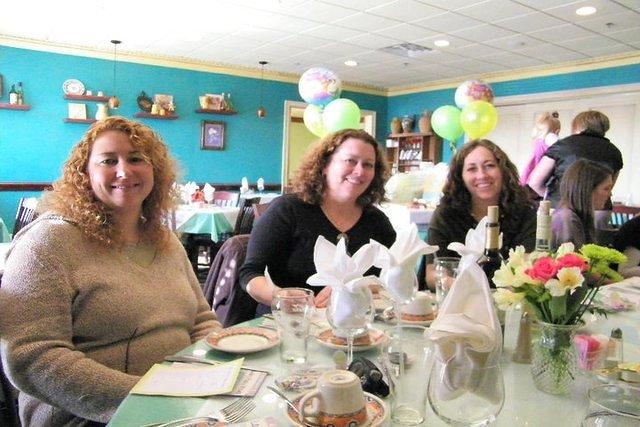 2010_1120LeilaKarenAndNichole.jpg