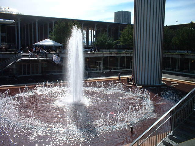 2003_0410MessedUpFountain