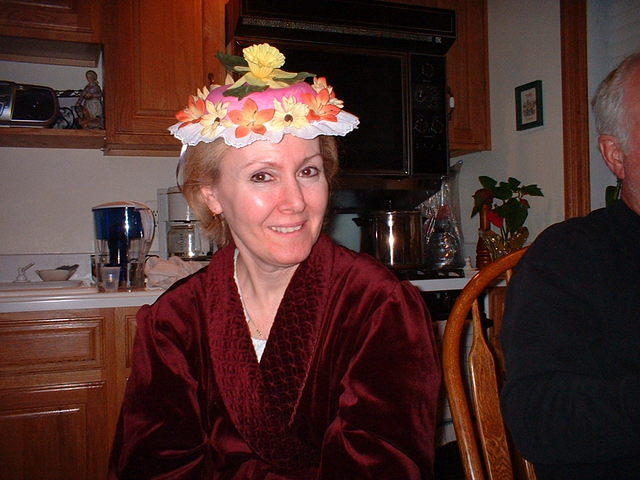 2003_0418MomsTurnWithTheHat