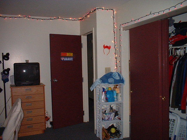 2002_0125Closet side of room