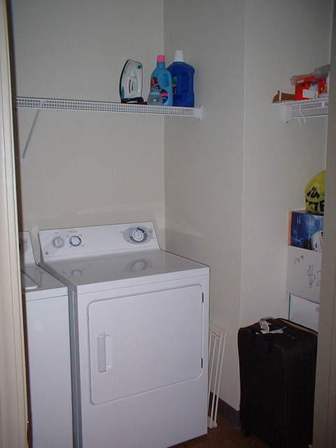 2002_0901LaundryCloset