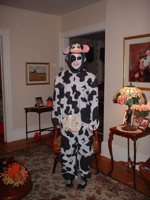 2002_1031MeCow