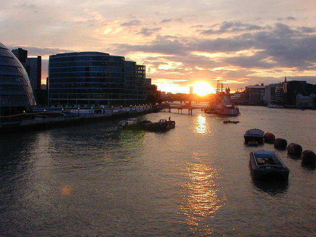 Sunset on the Thames river