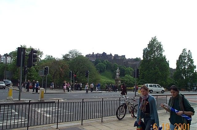 edinburgh castle from street